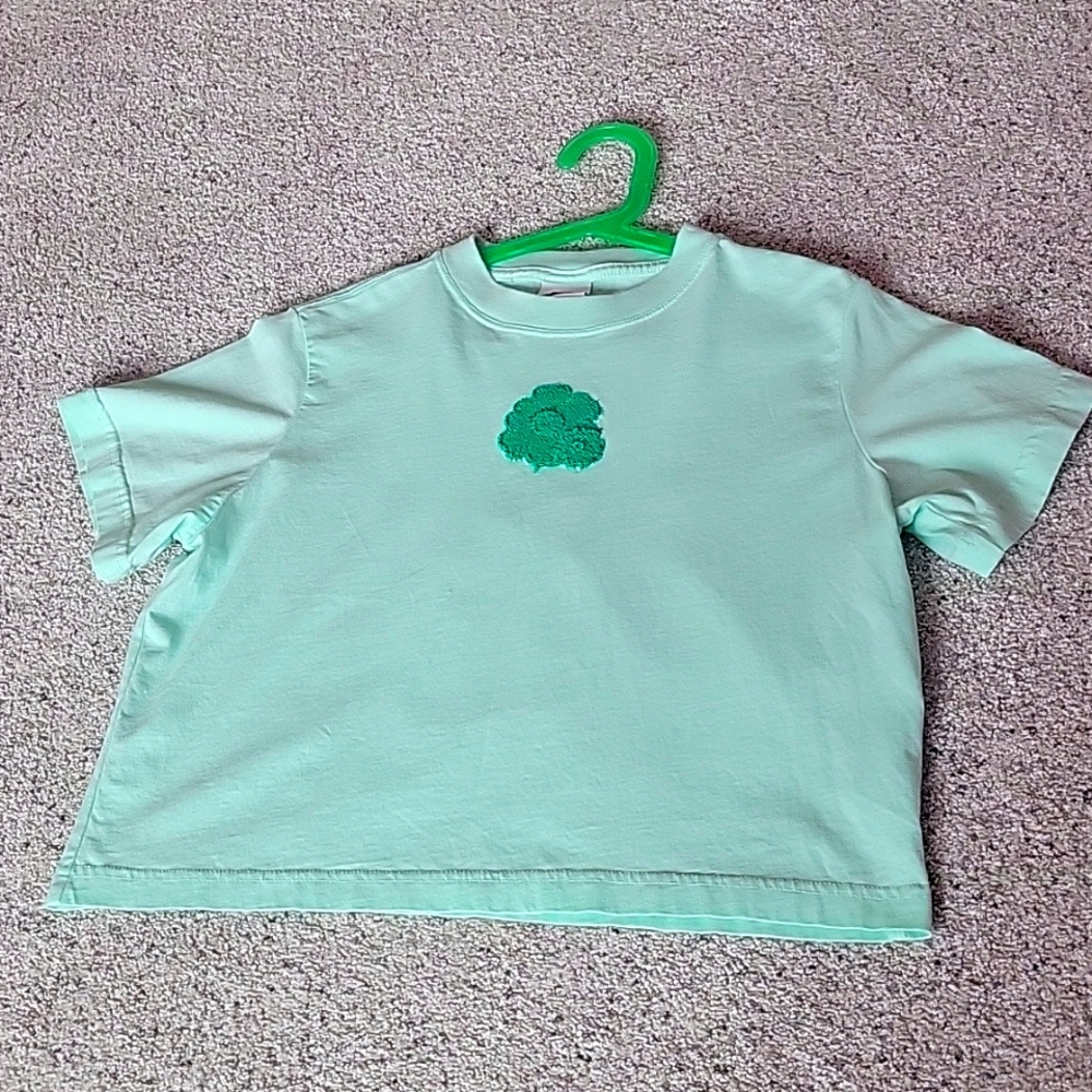 NWOT Nike]sportswear boxy mama shirts